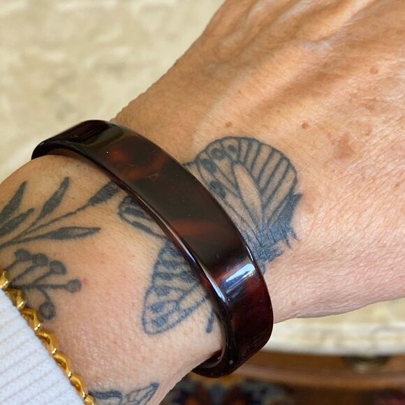 Sacori Faux Tortoise Shell Cuff Bracelet - Picture 2 of 8